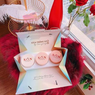 Kem body Kích trắng tam sắc