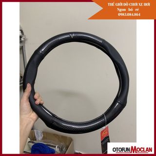 Bọc vô lăng cacbon logo VINFAST - bọc vô lăng xe ô tô 4-7 chỗ ngồi giá sỉ
