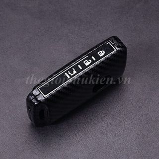 Ốp bọc chìa khóa xe Mazda 3 2020 chất liệu hợp kim vân Carbon kèm móc đeo INOX - tặng móc khóa thất lạc giá sỉ