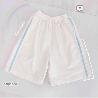 Quần đùi lửng, hất da cá xịn chạy 3 sọc phối sườn, form dưới 70kg có khoen dây luồng
