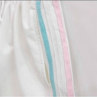 Quần đùi lửng, hất da cá xịn chạy 3 sọc phối sườn, form dưới 70kg có khoen dây luồng