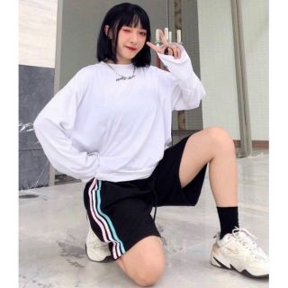 Quần đùi lửng, hất da cá xịn chạy 3 sọc phối sườn, form dưới 70kg có khoen dây luồng