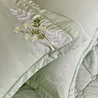 Bộ ga giường chần bông K-bedding By Everon Màu Xanh Ngọc KMTS103 họa tiết thêu(4 món, không bao gồm chăn)