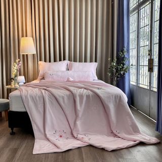 Bộ ga giường chần bông K-bedding By Everon Hồng Xám KMTS101 họa tiết thêu (4 món, không bao gồm chăn)