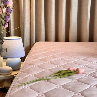 Bộ ga giường chần bông K-bedding By Everon Hồng Xám KMTS101 họa tiết thêu (4 món, không bao gồm chăn)