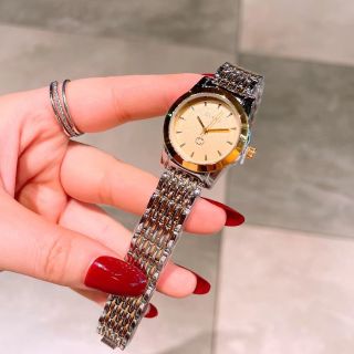 Đồng hồ nữ gucci07 lắc