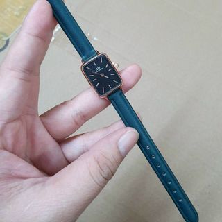 ĐỒNG HỒ D W DÂY DA VUÔNG NỮ XINH