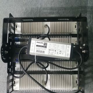 ĐÈN PHA MODUL 200W CHO SÂN BÓNG