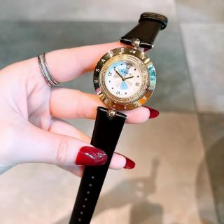 ĐỒNG HỒ VERRSACE DÂY DA NỮ XINH
