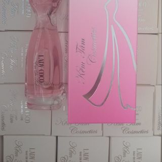 Nước hoa cô gái