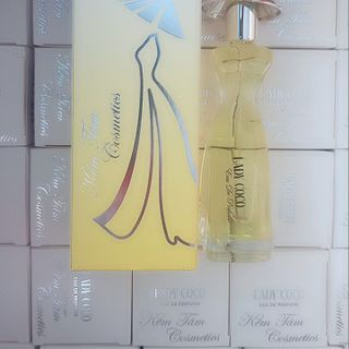 Nước hoa cô gái