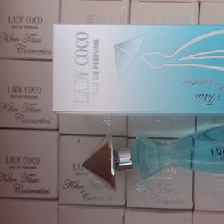 Nước hoa cô gái