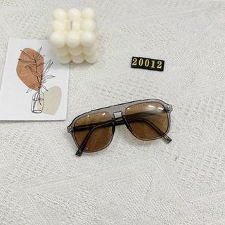 Mẫu Kính V GentMonter “Thương Em “ cốt kim loại chốt nhanh