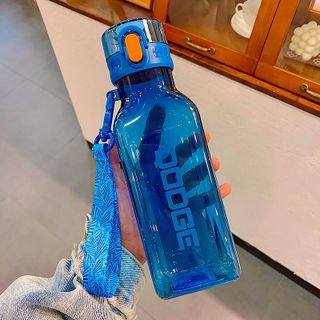 [DG111] Bình Nước Phong Cách Thể Thao Có Nắp Đậy Và Dây Đeo Tiện Lợi