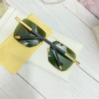 Kính mát nam mặt kiếng form vuông