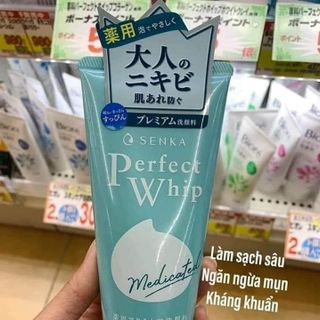 Sữa rửa mặt Senka màu xanh ngọc mẫu mới
