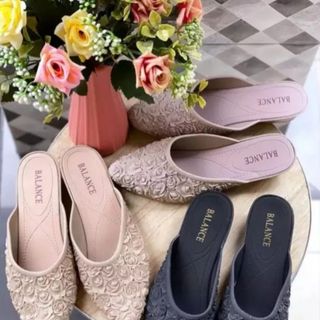 dép sục mủ hoa hồng nổi