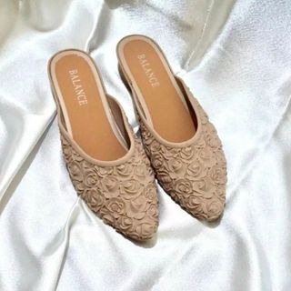 dép sục mủ hoa hồng nổi