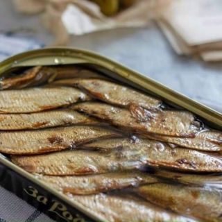 CÁ TRÍCH CƠM NGÂM DẦU OLIU HỘP 190gr