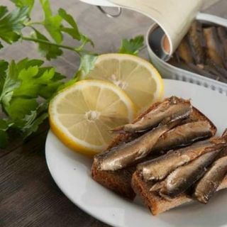 CÁ TRÍCH CƠM NGÂM DẦU OLIU HỘP 190gr