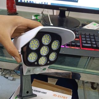 Đèn năng lượng mặt trời cảm biến , giả camera chống trộm , có điều khiển