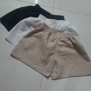 Quần đùi chất liệu xốp nhăn (in nổi hoa hồng)