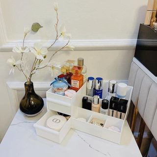 Kệ mỹ phẩm nhựa 3 tầng