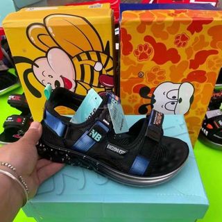 Giày sandal trẻ em đen quai ngang sỉ giá xưởng