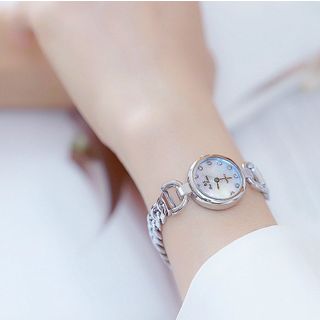 Đồng hồ lắc nhỏ dễ thương