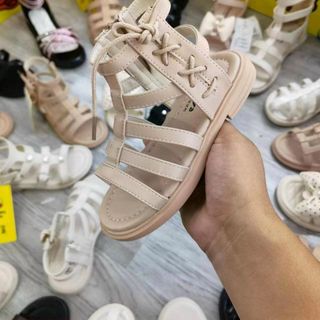Giày sandal bé gái xinh xắn