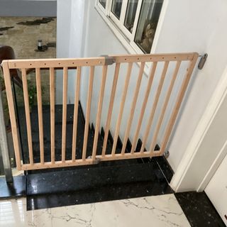Cửa chặn chắn cầu thang Prune