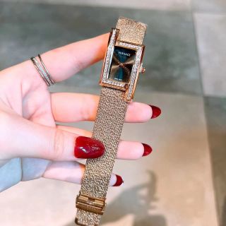 Đồng hồ verrsace vuông mới