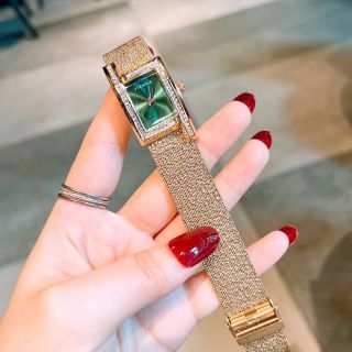 Đồng hồ verrsace vuông mới