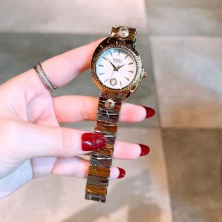 Đồng hồ versaccc mới