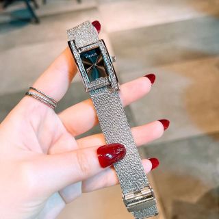 Đồng hồ verrrsacees vuông lưới mới