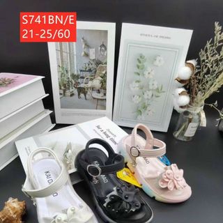 Giày sandal trẻ em /bé gái đính hoa