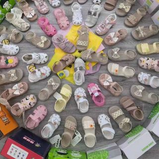 Giày sandal trẻ em đế cao su mềm chống trơn trượt