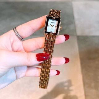 Đồng hồ raddo nữ vuông