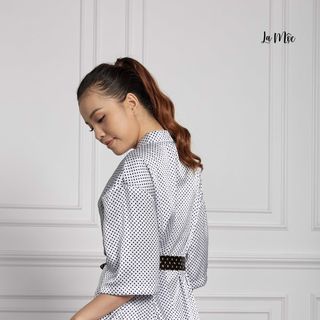Đồ bộ mặc nhà, quần ngắn lụa, áo dài cổ đan tông màu trắng chấm bi