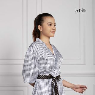 Đồ bộ mặc nhà, quần ngắn lụa, áo dài cổ đan tông màu trắng chấm bi