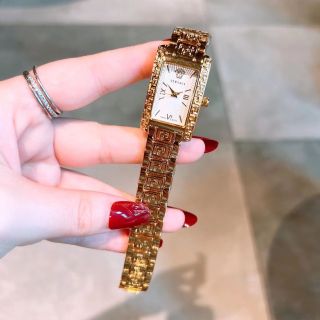 Đồng hồ vs vuông nữ nhỏ