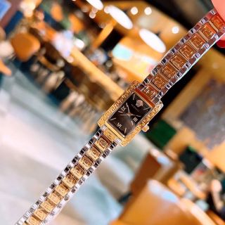 Đồng hồ vs vuông nữ nhỏ