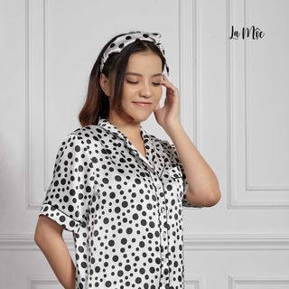 Đồ mặc nhà nữ tay lỡ, pijama lụa màu trắng chấm bi đen, quần ngắn