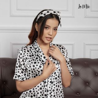 Đồ mặc nhà nữ tay lỡ, pijama lụa màu trắng chấm bi đen, quần ngắn