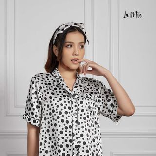 Đồ mặc nhà nữ tay lỡ, pijama lụa màu trắng chấm bi đen, quần ngắn