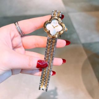 Đồng hồl lắc cỏ bốn là đẹp mới