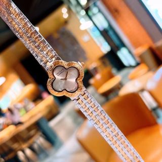 Đồng hồl lắc cỏ bốn là đẹp mới