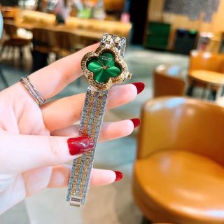 Đồng hồl lắc cỏ bốn là đẹp mới