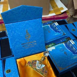 DUBAI BÁN NGUYỆT VÀ BƯỚM