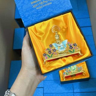 DUBAI BÁN NGUYỆT VÀ BƯỚM